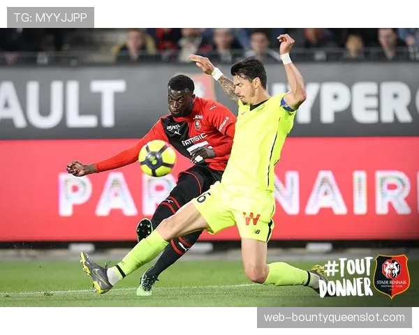 通讯:一场普通法甲比赛的全球转播之旅:从现场制作中心到多平台分发。